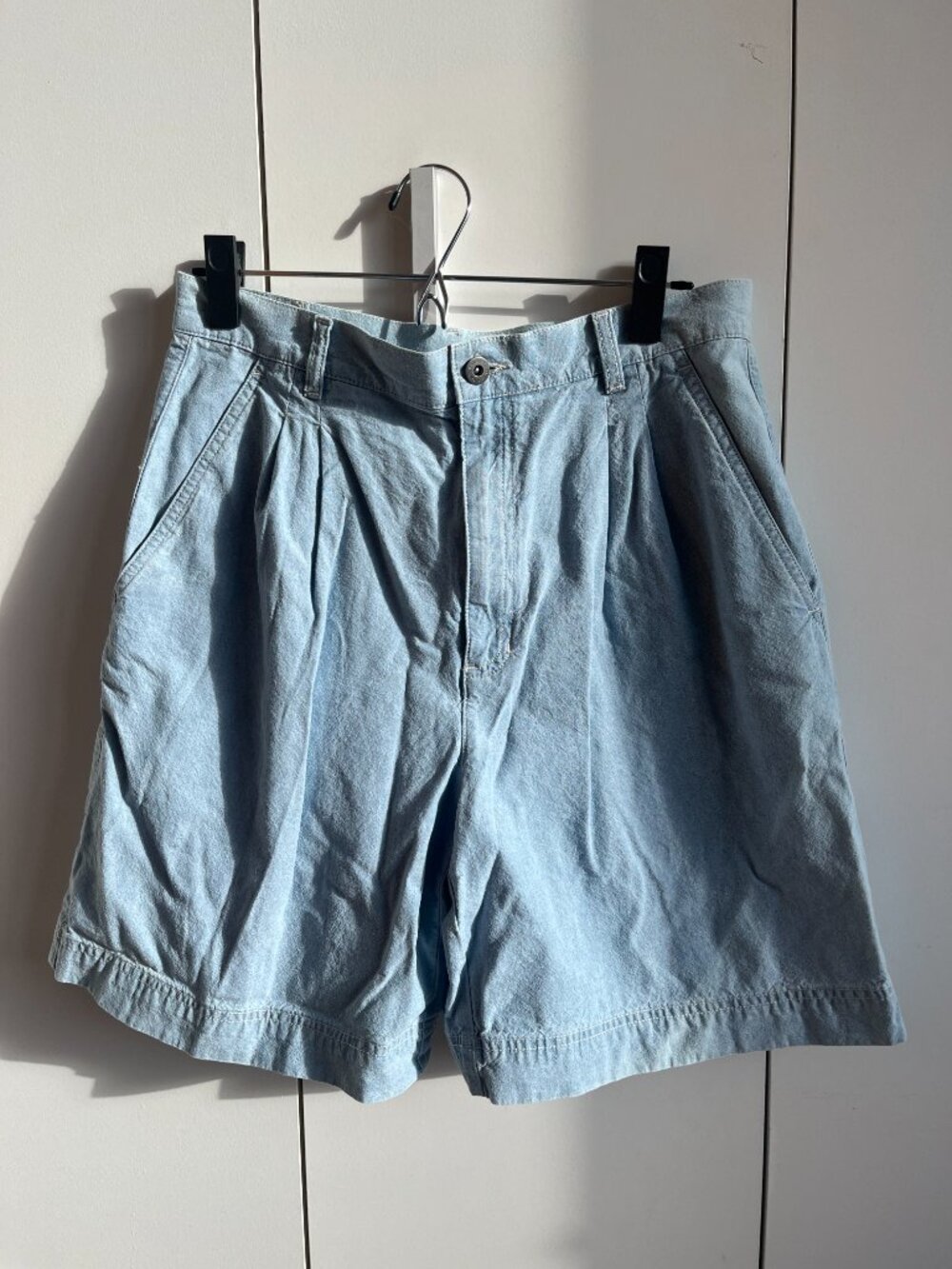Liz Claiborne Lizwear Pleated Bermuda shorts light blue size 12